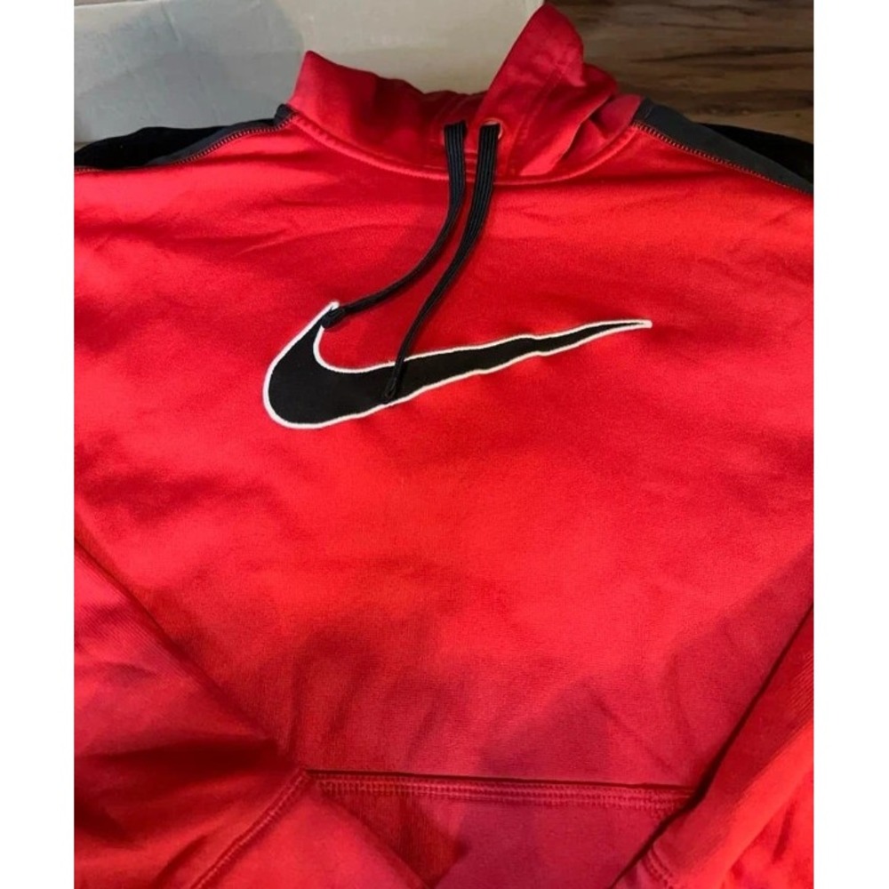 Nike Hoodie Mens Medium Red Therma-Fit Pullover Graphic Swoosh Activewear